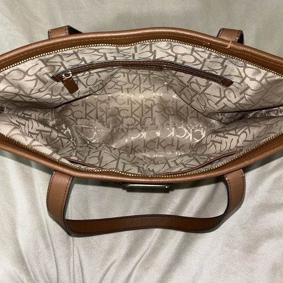 Calvin Klein Signature Tote - Picture 4 of 13